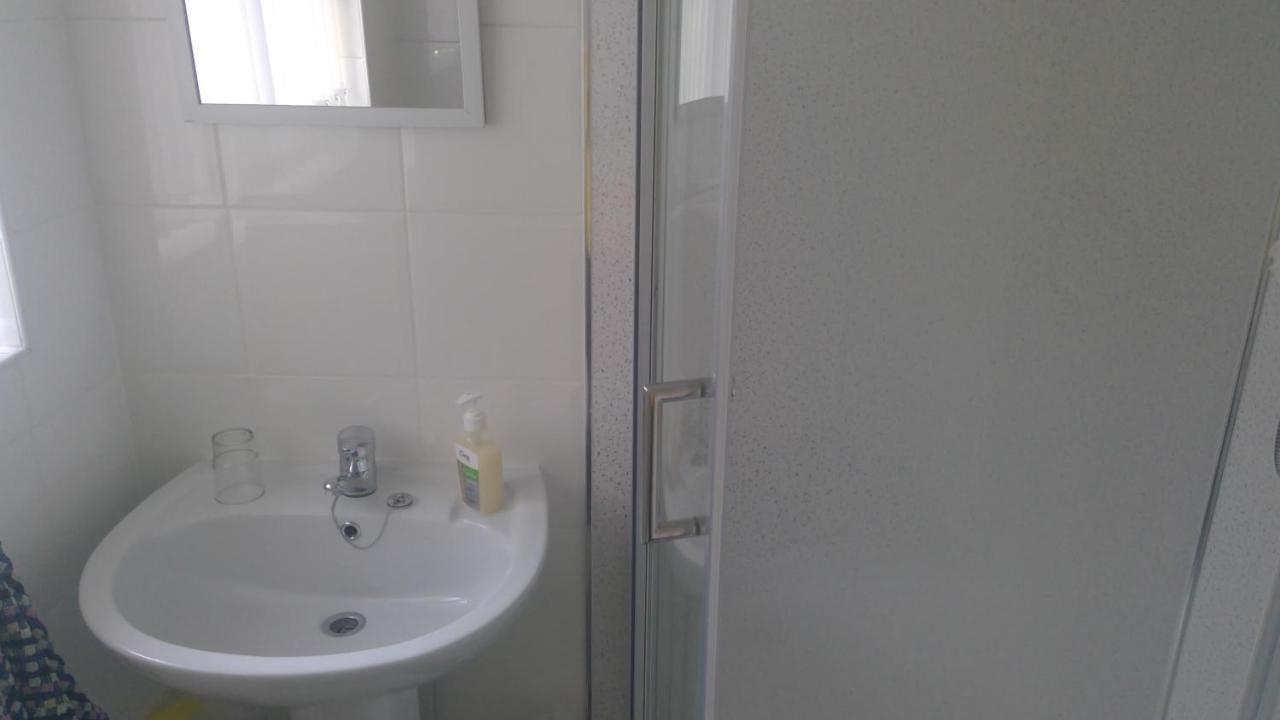Delightful House With Big Ambitions Apartment Leigh  Ngoại thất bức ảnh